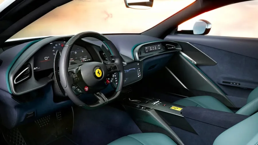„Ferrari Amalfi“ keičia „Roma“