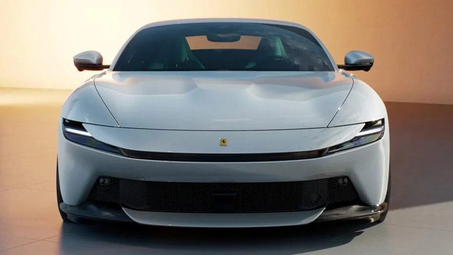 „Ferrari Amalfi“ keičia „Roma“