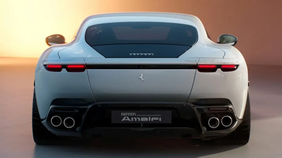 „Ferrari Amalfi“ keičia „Roma“
