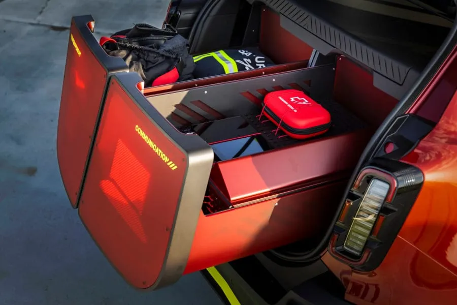 Nuo šiol su elektromobiliu – ir į įvairias ekstremalias situacijas: „Renault“ pristato išskirtinį automobilį ugniagesiams