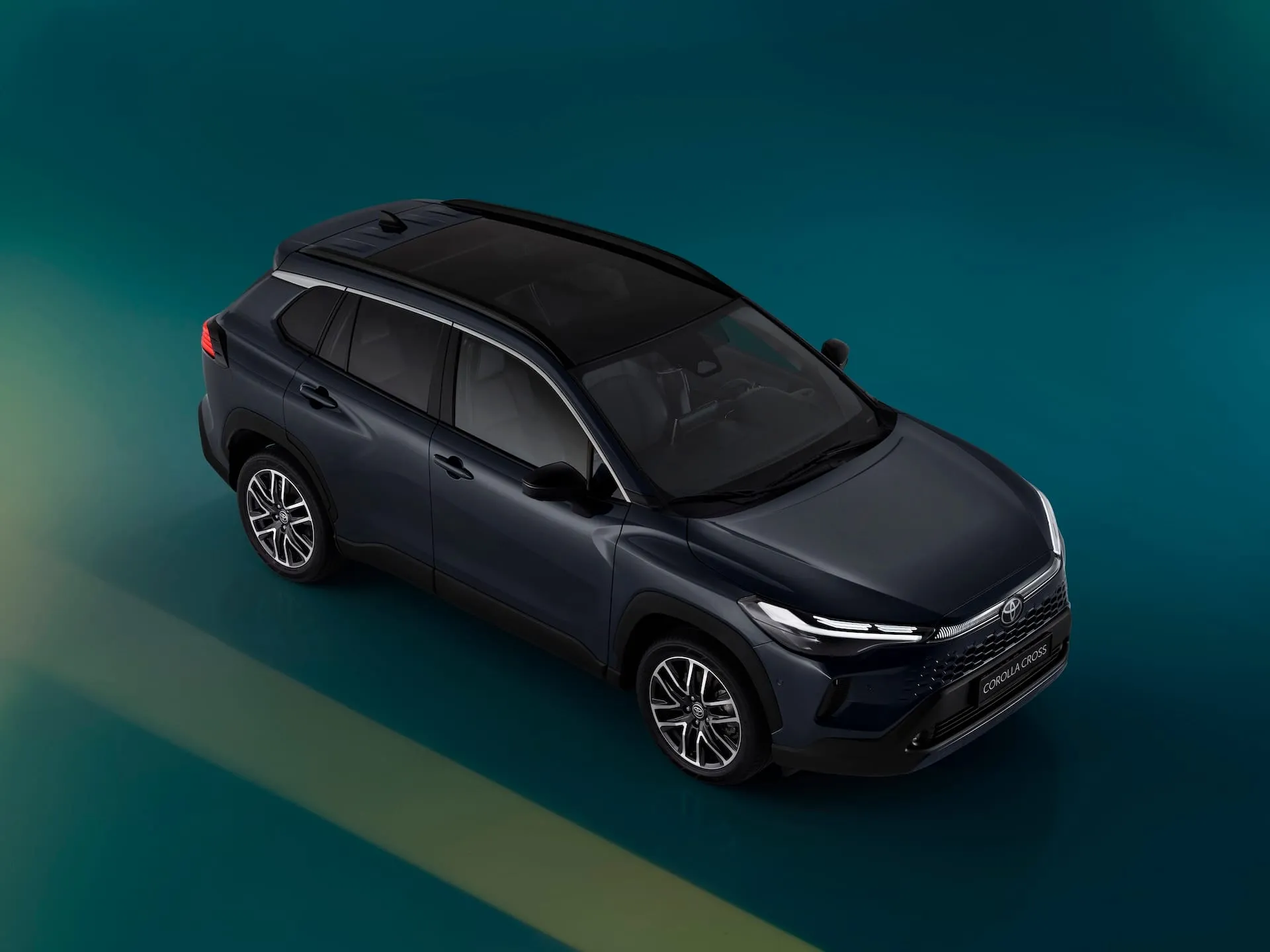 Atnaujintas praktiškasis „Toyota Corolla Cross“ – jau ir Lietuvos salonuose