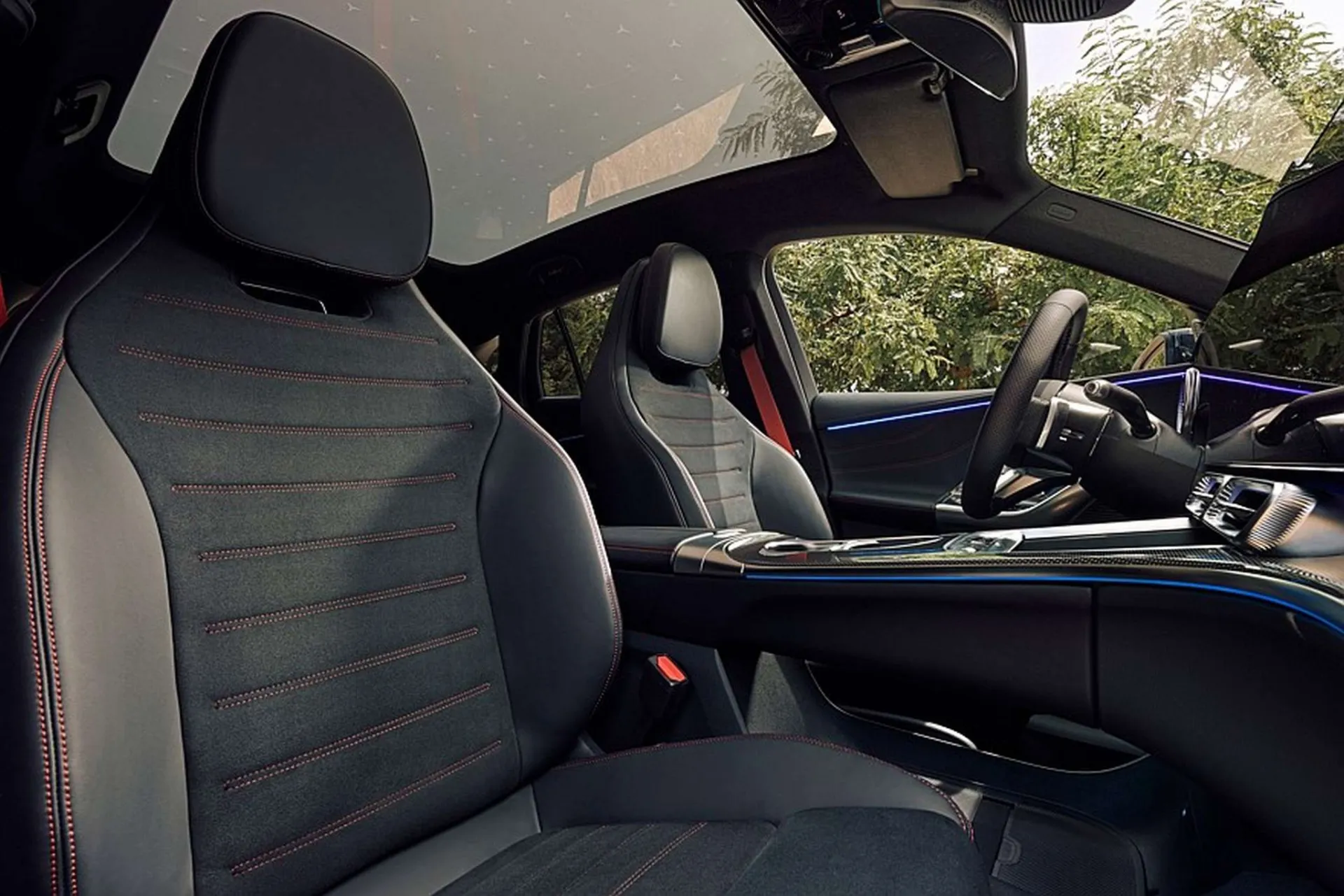 Mercedes-Benz pristatė elektrinį GLC su EQ Technologija