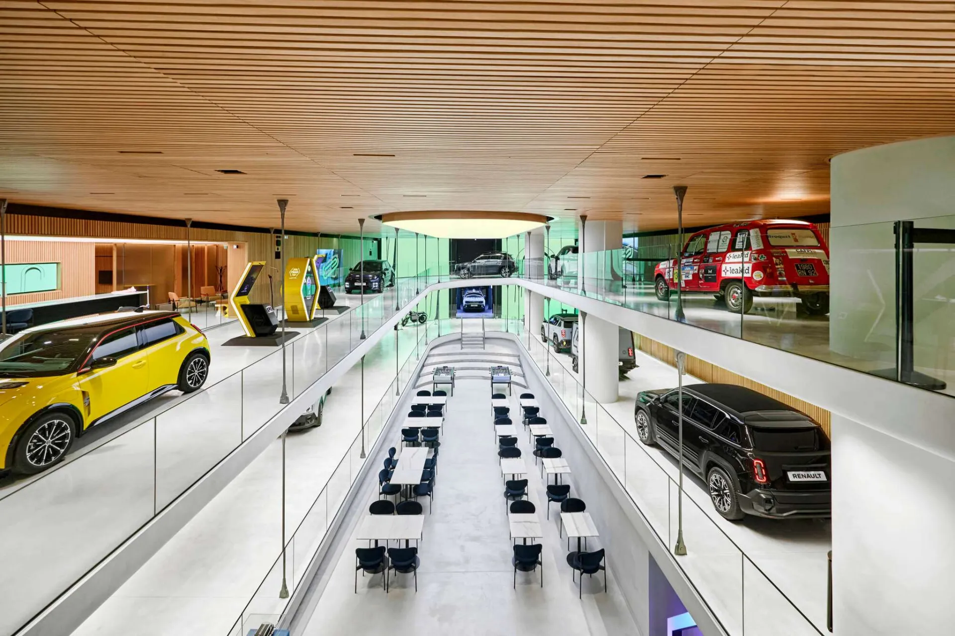 „Le défilé Renault ® the carwalk“: nauja erdvė, skirta automobilių popkultūrai Eliziejaus laukuose
