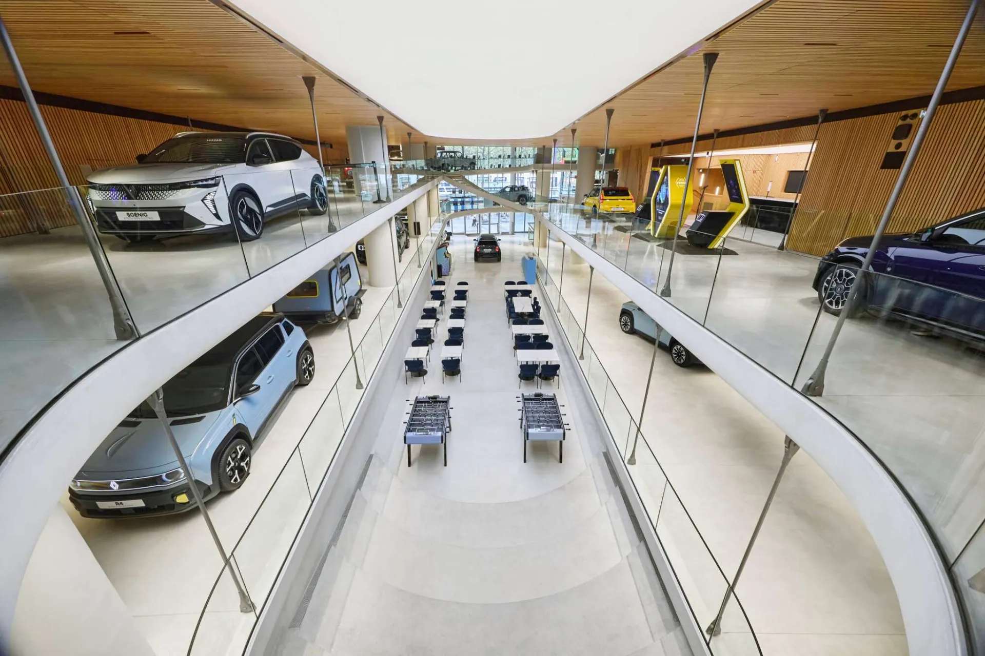 „Le défilé Renault ® the carwalk“: nauja erdvė, skirta automobilių popkultūrai Eliziejaus laukuose