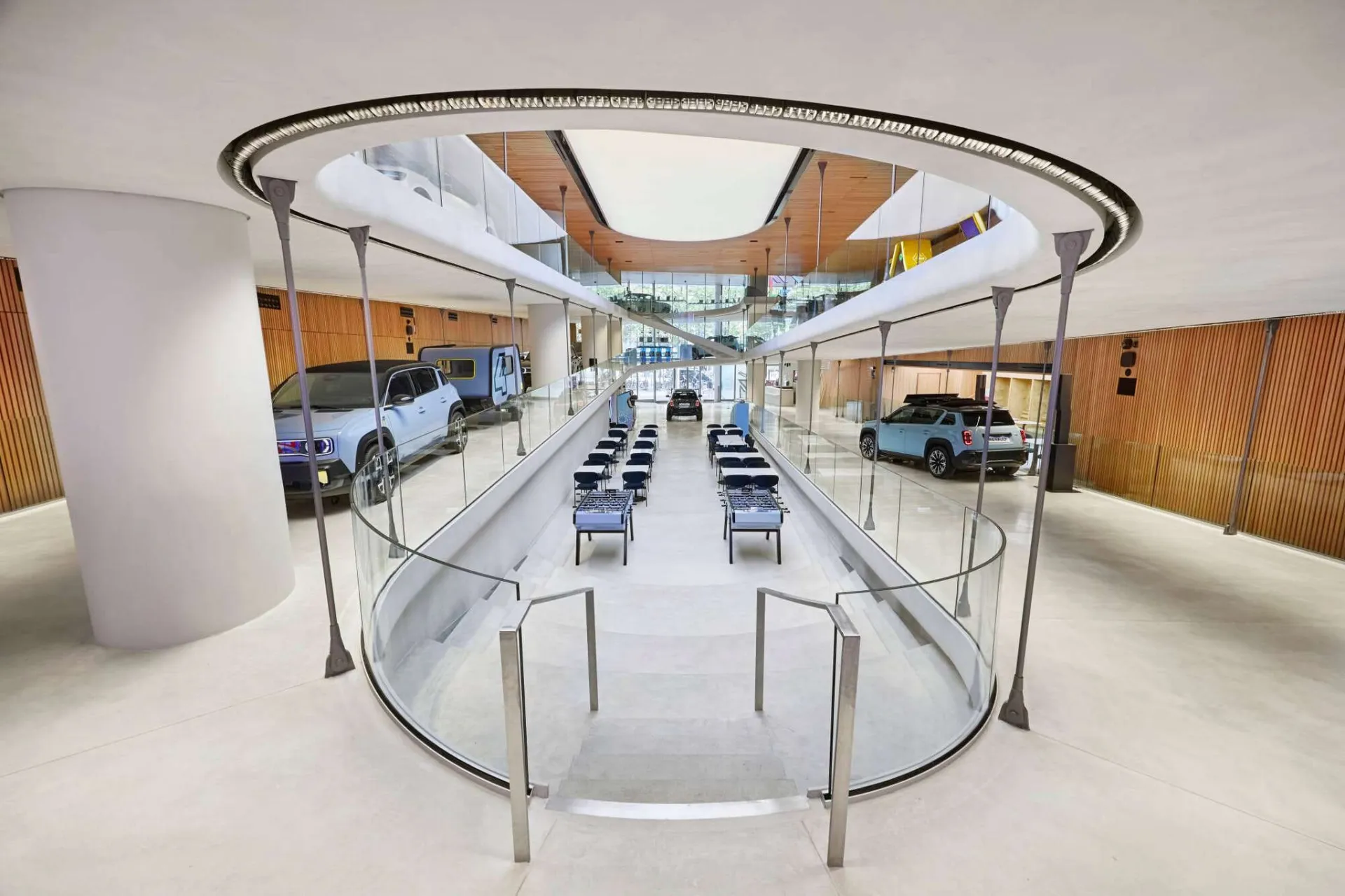 „Le défilé Renault ® the carwalk“: nauja erdvė, skirta automobilių popkultūrai Eliziejaus laukuose
