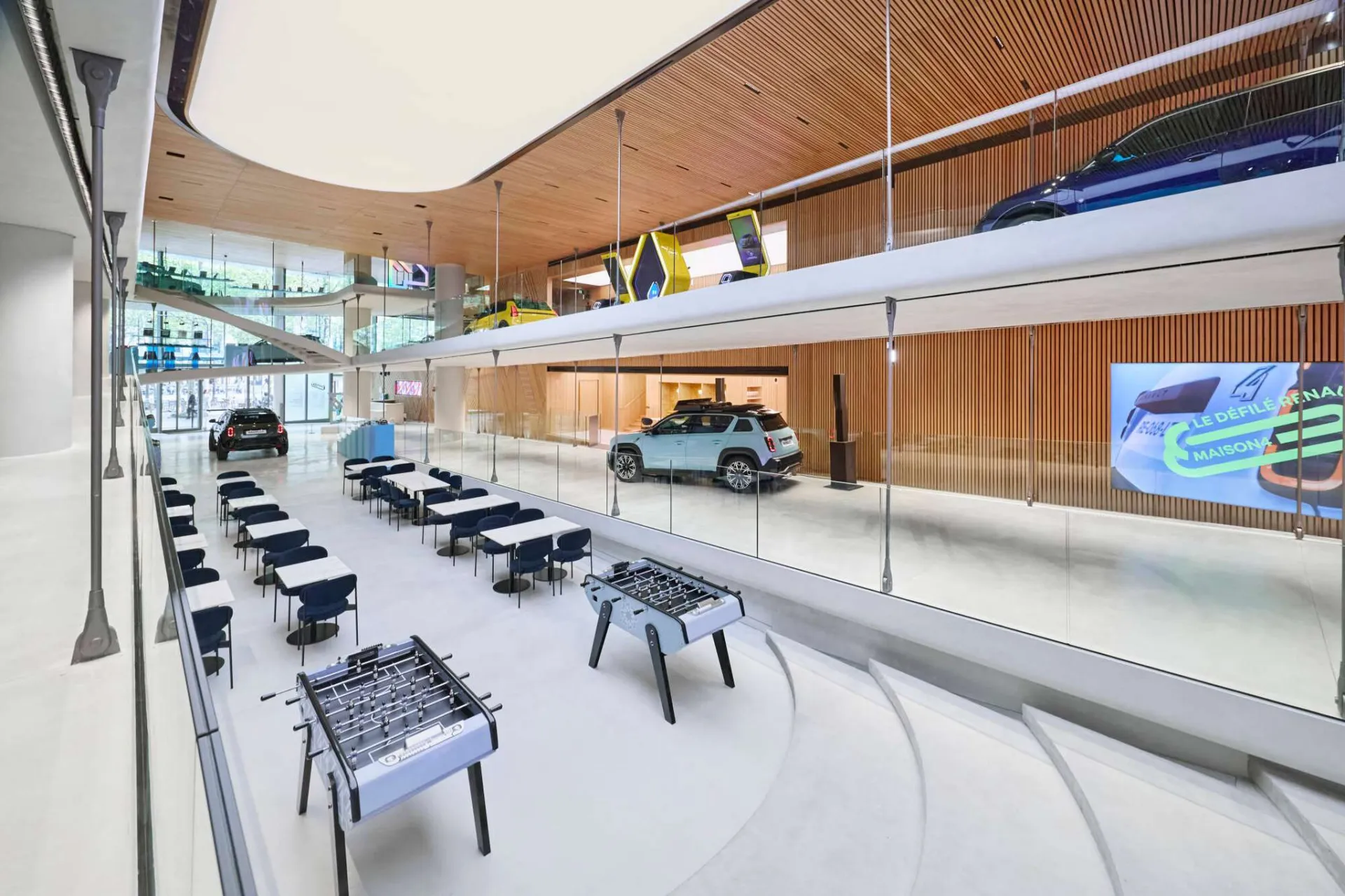 „Le défilé Renault ® the carwalk“: nauja erdvė, skirta automobilių popkultūrai Eliziejaus laukuose