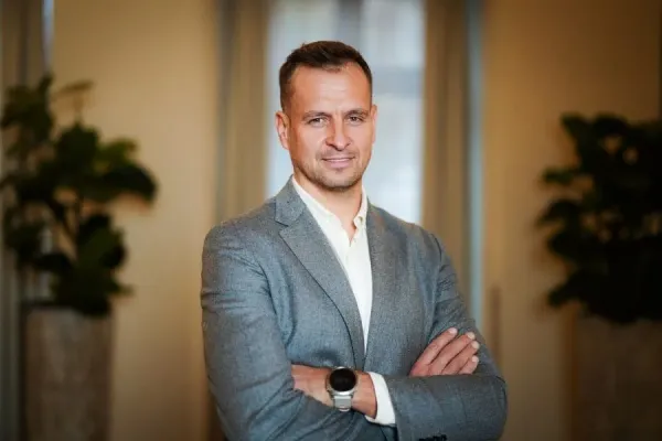 Pro šalį byrantys vėžėjų eurai