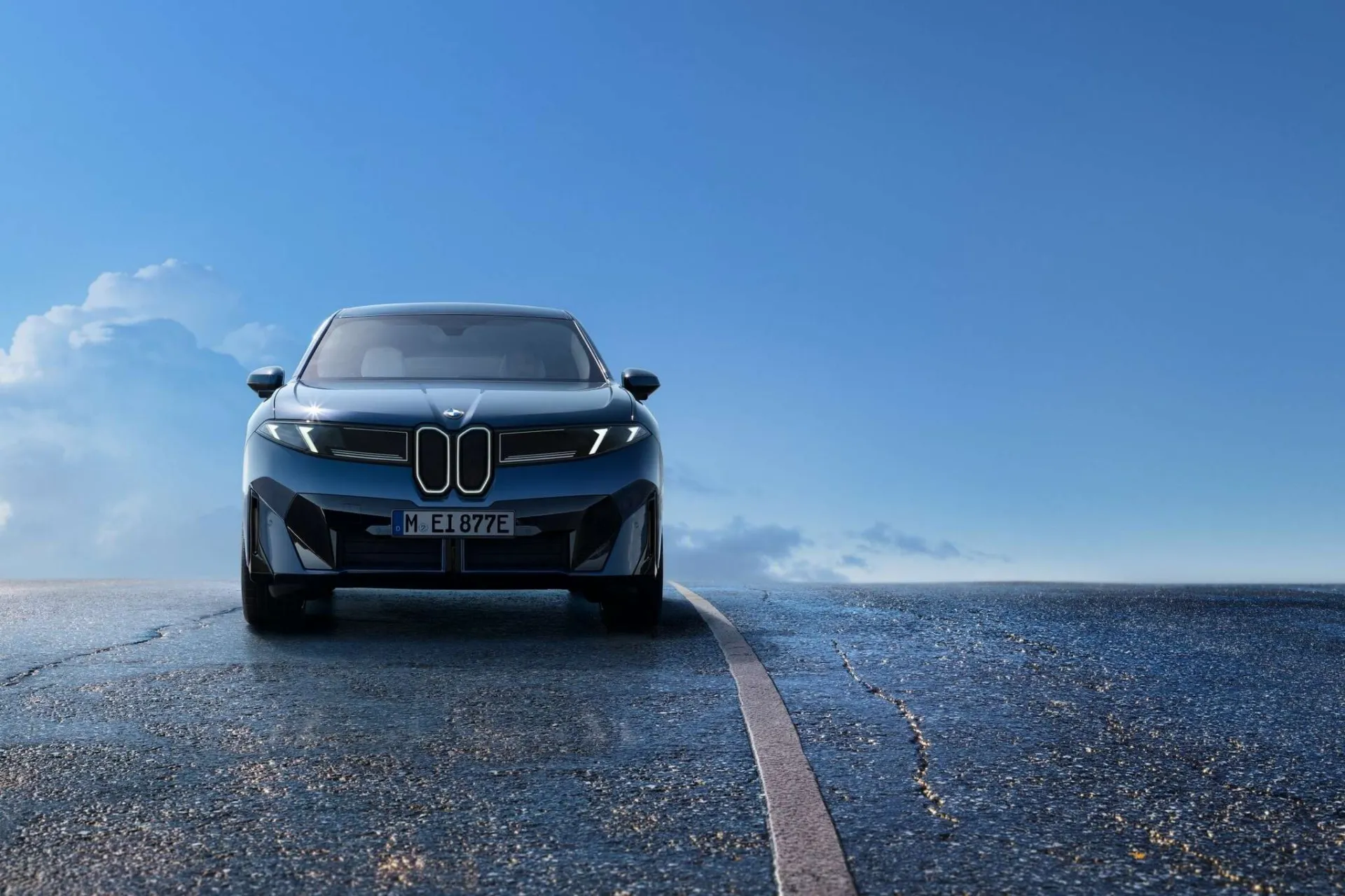 Pirmasis BMW „Neue Klasse“ modelis – viena įkrova 805 km įveikiantis „BMW iX3“