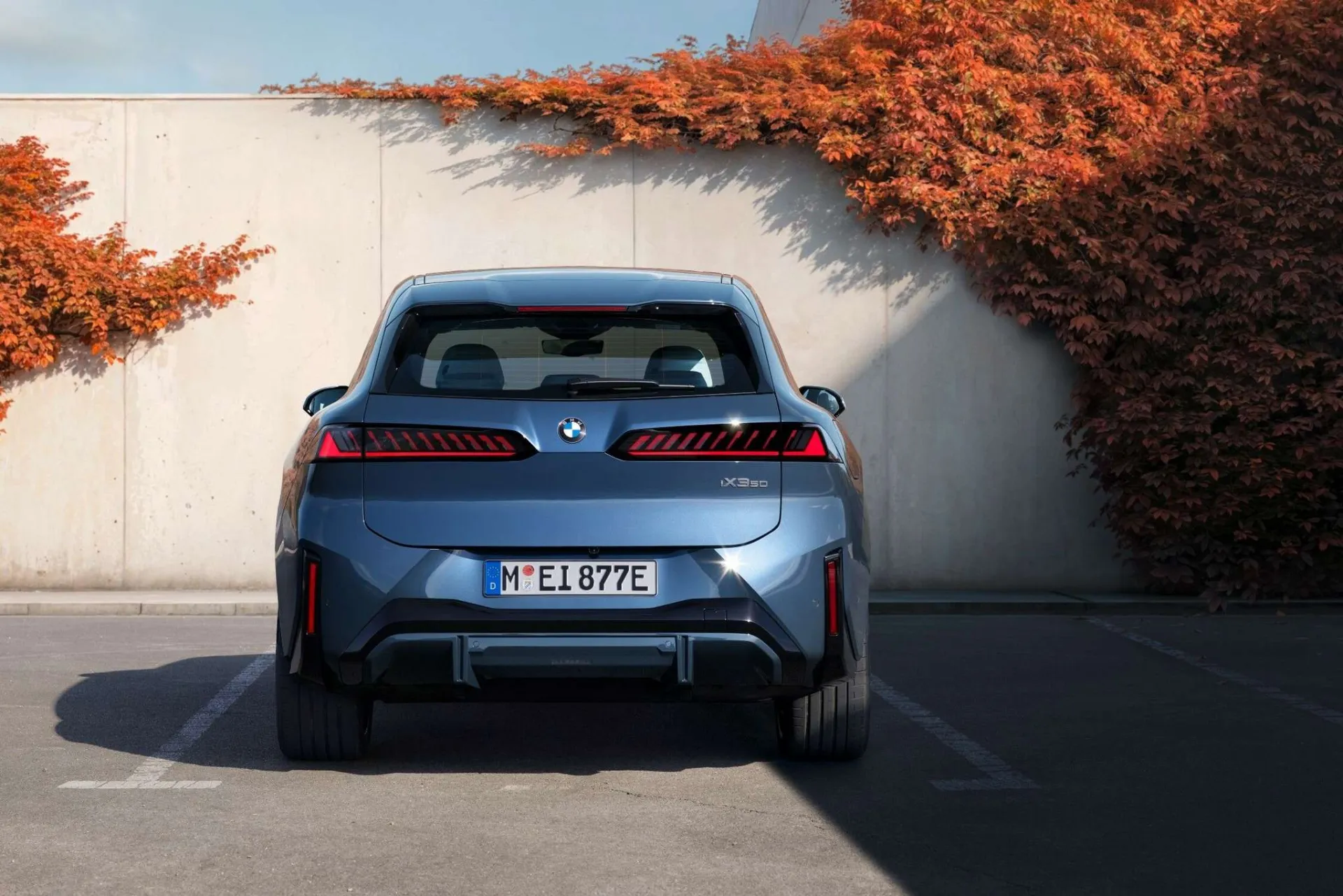 Pirmasis BMW „Neue Klasse“ modelis – viena įkrova 805 km įveikiantis „BMW iX3“