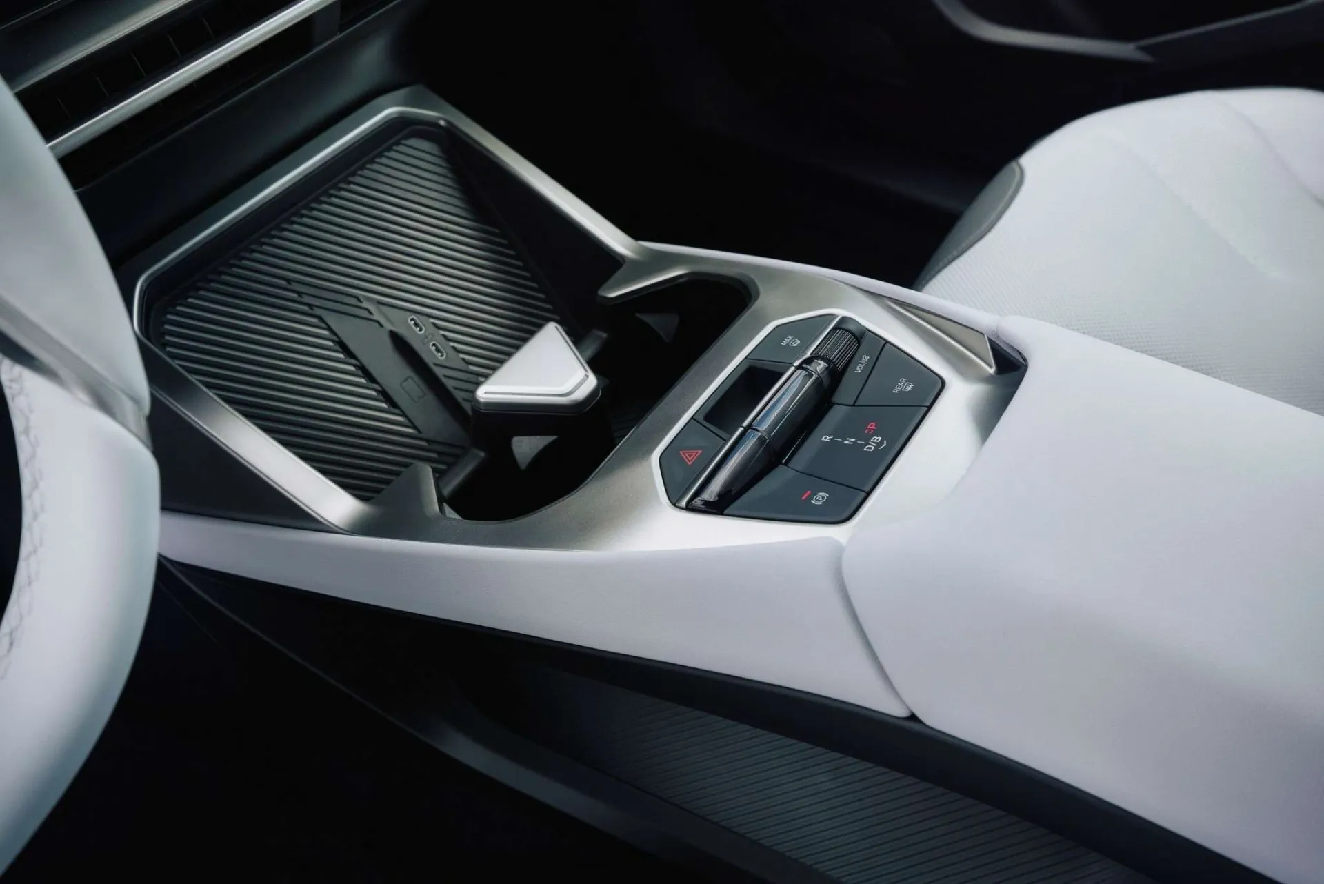 Pirmasis BMW „Neue Klasse“ modelis – viena įkrova 805 km įveikiantis „BMW iX3“