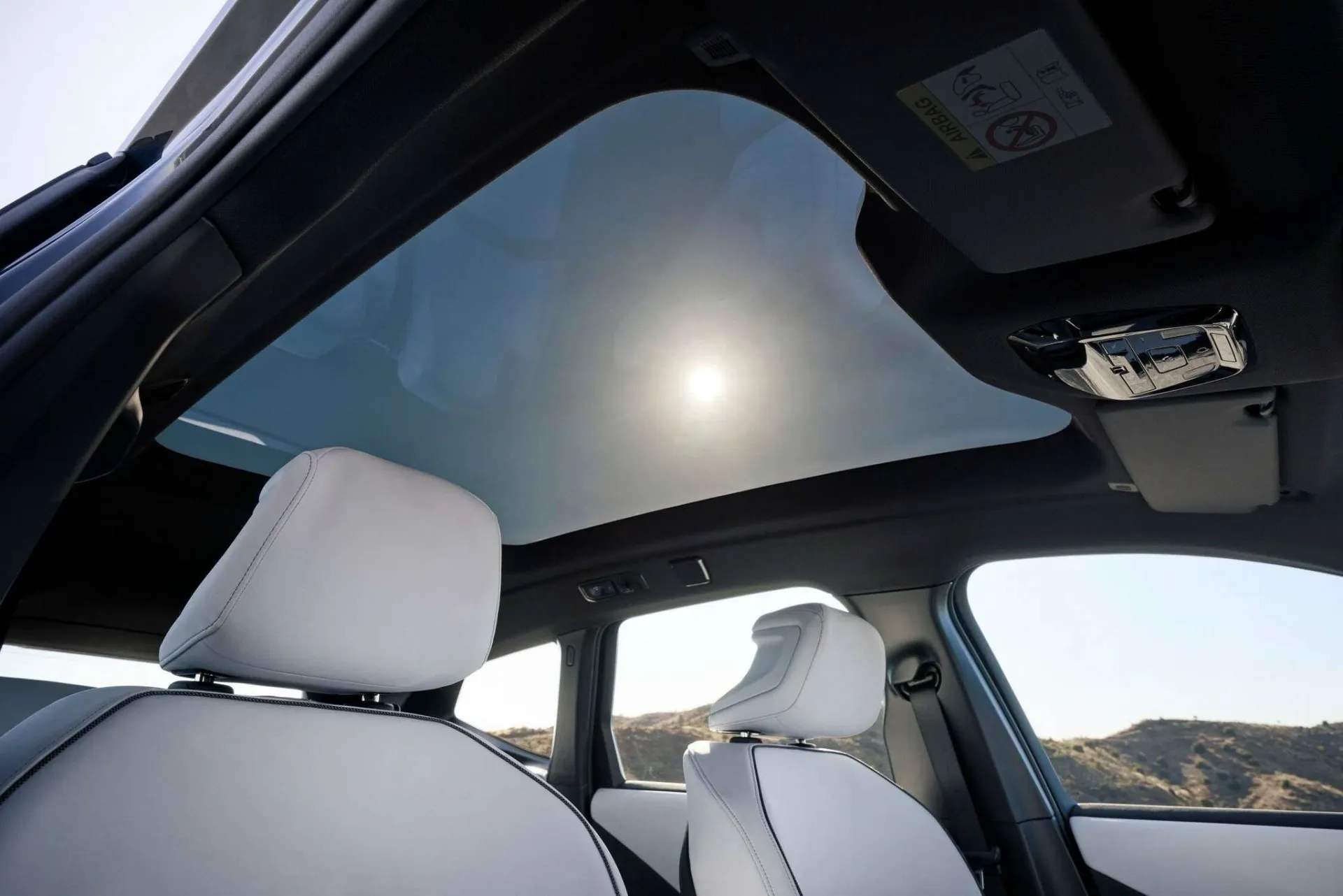 Pirmasis BMW „Neue Klasse“ modelis – viena įkrova 805 km įveikiantis „BMW iX3“