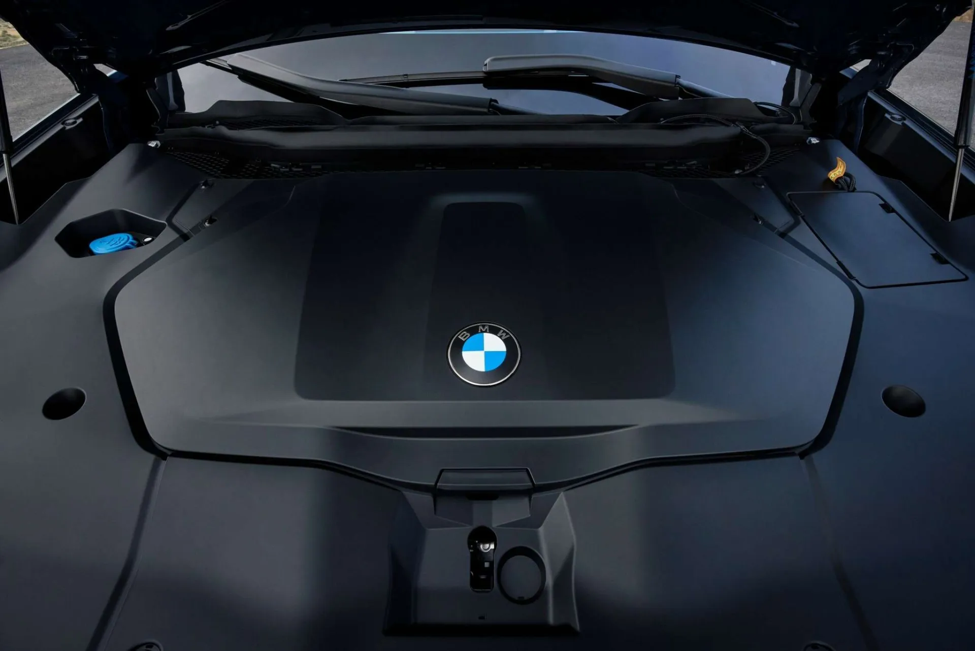 Pirmasis BMW „Neue Klasse“ modelis – viena įkrova 805 km įveikiantis „BMW iX3“