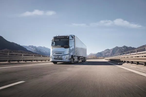 „Volvo Trucks“ atnaujina vairuotojo budrumo stebėsenos sistemą