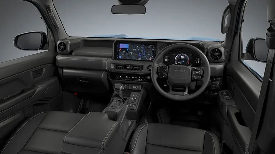 Mažas, galingas ir tik su vidaus degimo varikliu: pristatytas Toyota Land Cruiser FJ