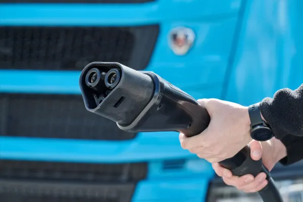 D. Britanijoje įrengiami pirmieji megavatų įkrovikliai elektriniams sunkvežimiams