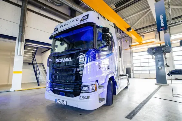 „Scania“ elektrinių sunkvežimių turas aplankė Baltijos šalis