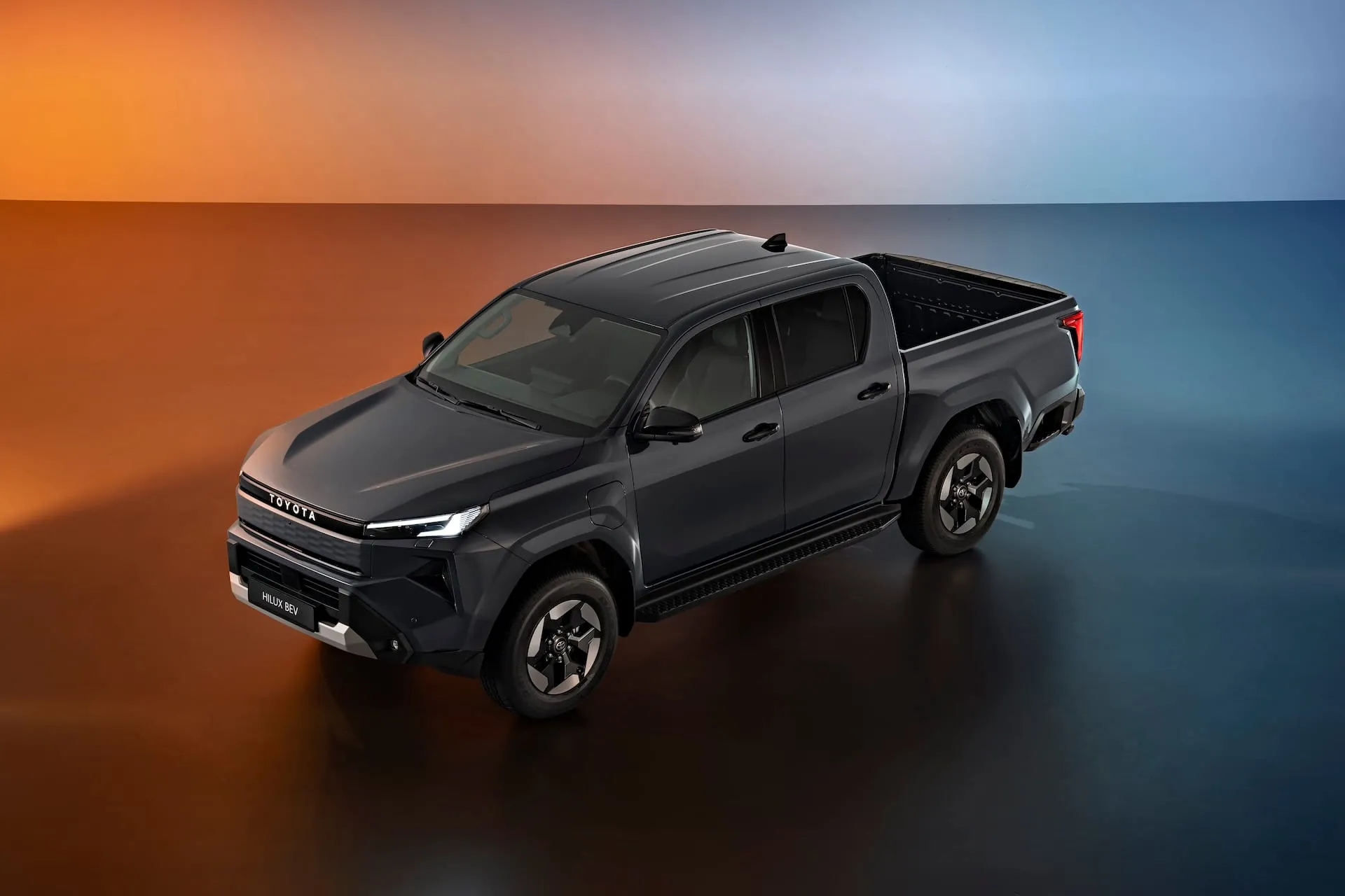 „Toyota“ pristato visiškai naują „Hilux“: bus ir pirmoji elektrinė versija