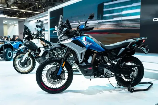 Motociklų pasaulyje elektrifikacija vandens nedrumsčia: kokias tendencijas parodė didžiausia metų paroda?