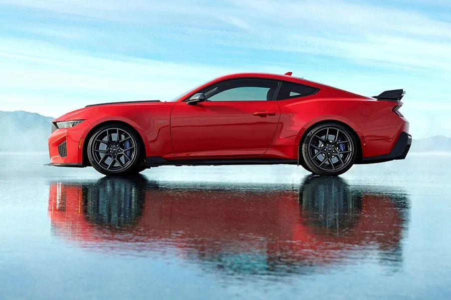 Vietoj „Shelby GT500“: pristatytas „Ford Mustang Dark Horse SC“ su kompresoriniu V8