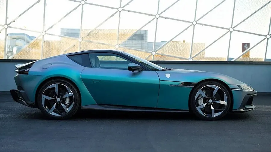 „Ferrari 12Cilindri Tailor Made“: Pietų Korėjos meno šedevras ant itališko „žirgo“ kūno