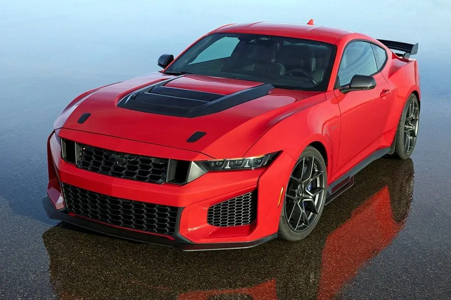 Vietoj „Shelby GT500“: pristatytas „Ford Mustang Dark Horse SC“ su kompresoriniu V8