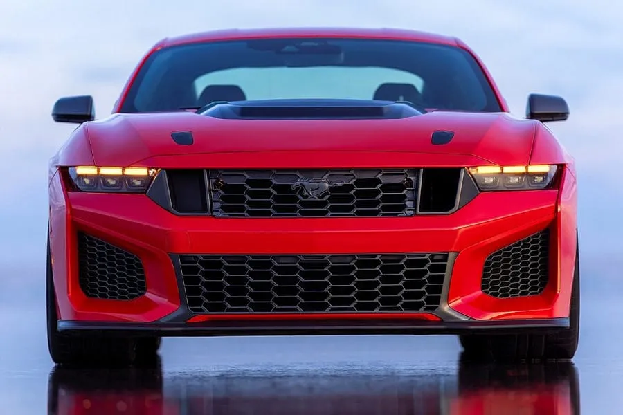 Vietoj „Shelby GT500“: pristatytas „Ford Mustang Dark Horse SC“ su kompresoriniu V8