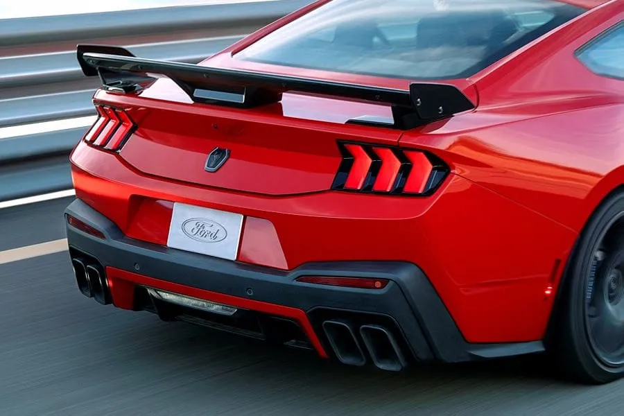 Vietoj „Shelby GT500“: pristatytas „Ford Mustang Dark Horse SC“ su kompresoriniu V8