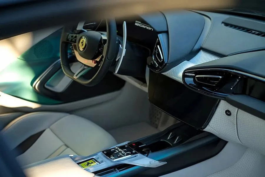 „Ferrari 12Cilindri Tailor Made“: Pietų Korėjos meno šedevras ant itališko „žirgo“ kūno
