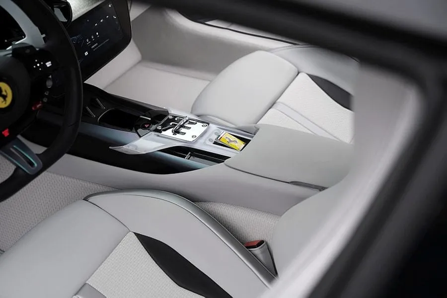 „Ferrari 12Cilindri Tailor Made“: Pietų Korėjos meno šedevras ant itališko „žirgo“ kūno