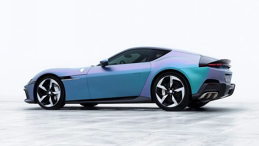 „Ferrari 12Cilindri Tailor Made“: Pietų Korėjos meno šedevras ant itališko „žirgo“ kūno