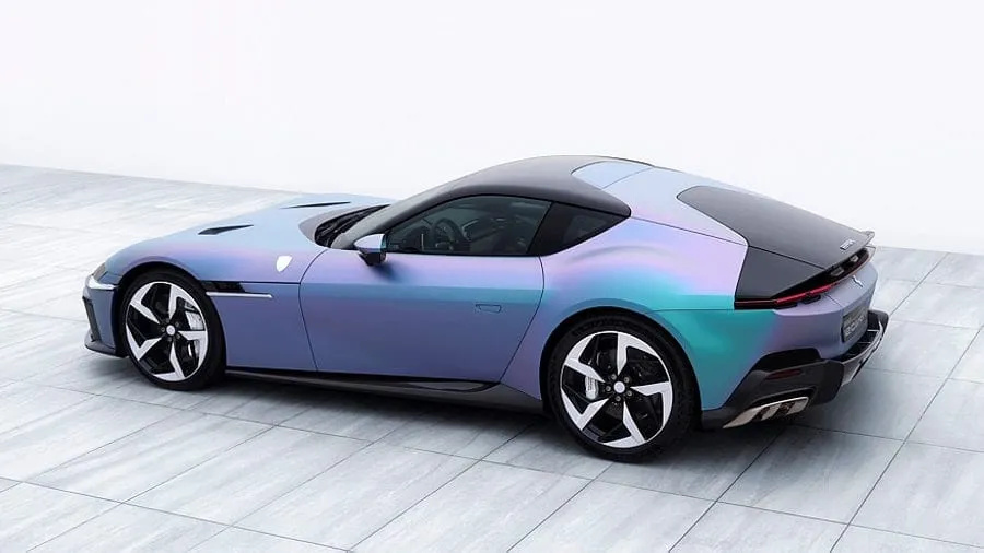 „Ferrari 12Cilindri Tailor Made“: Pietų Korėjos meno šedevras ant itališko „žirgo“ kūno