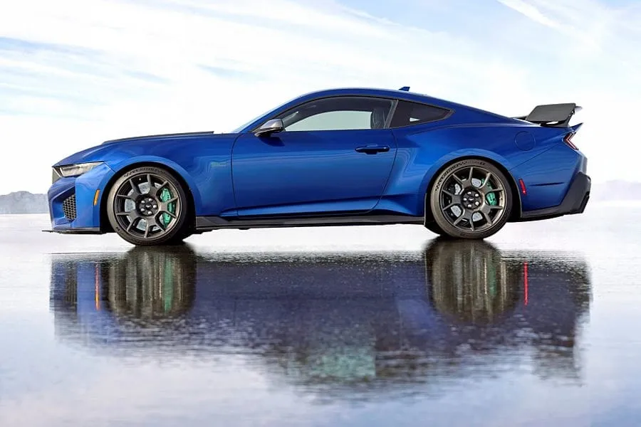 Vietoj „Shelby GT500“: pristatytas „Ford Mustang Dark Horse SC“ su kompresoriniu V8