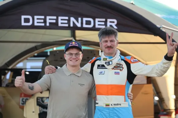 Du „Defender“, dvi strategijos: Lietuvos pilotai pasiruošę Dakaro kovai