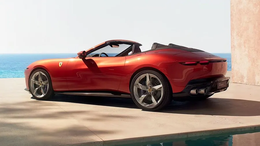 „Ferrari Amalfi Spider“: stilingas „Roma“ įpėdinis su galingesne širdimi