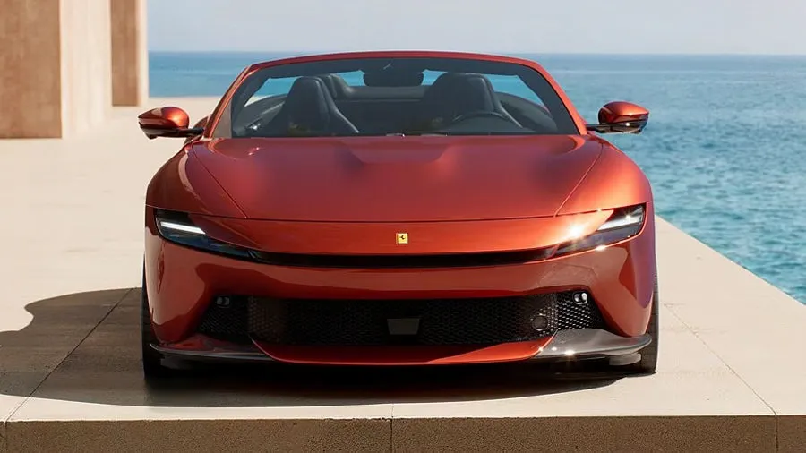 „Ferrari Amalfi Spider“: stilingas „Roma“ įpėdinis su galingesne širdimi