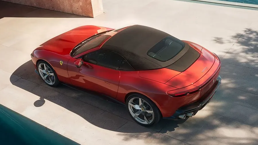 „Ferrari Amalfi Spider“: stilingas „Roma“ įpėdinis su galingesne širdimi