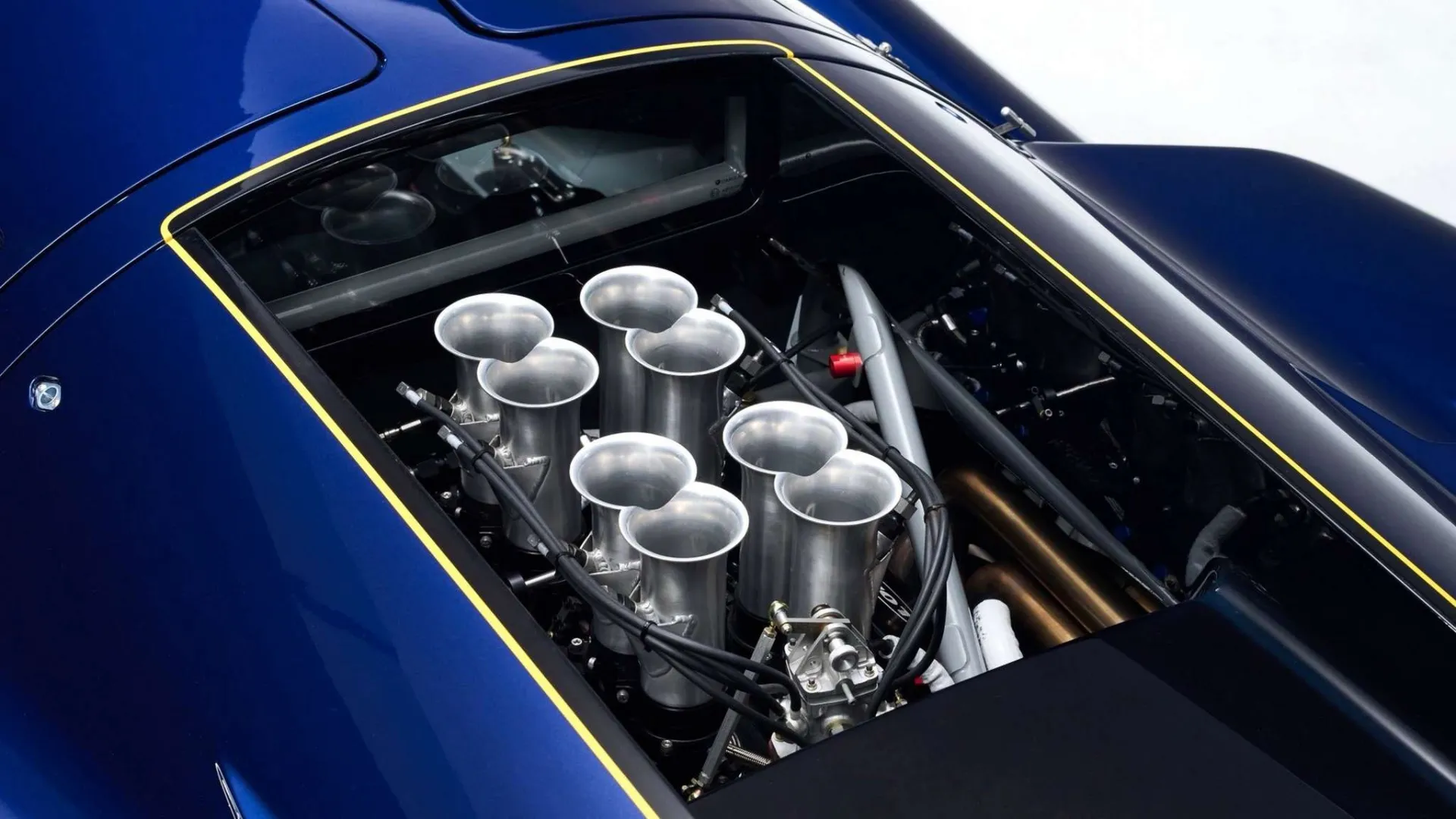 1960-ųjų lenktynių legenda sugrįžo: pristatyta „Lola T70S“