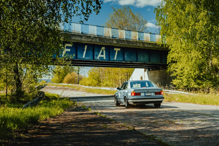 700 kilometrų be klaidų: lietuviai stoja į vieną negailestingiausių klasikinių automobilių ralių Europoje