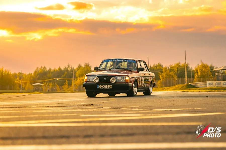 700 kilometrų be klaidų: lietuviai stoja į vieną negailestingiausių klasikinių automobilių ralių Europoje
