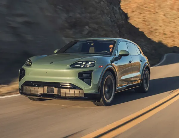 Naujojo Porsche Cayenne apžvalga – elektrinis visureigis su 911 Turbo galia