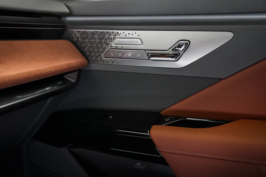 Pasaulinė naujos karto „BMW 7“ premjera: su 8K ekranu keleiviams ir šarvuoto kėbulo versija