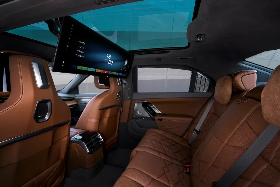 Pasaulinė naujos karto „BMW 7“ premjera: su 8K ekranu keleiviams ir šarvuoto kėbulo versija