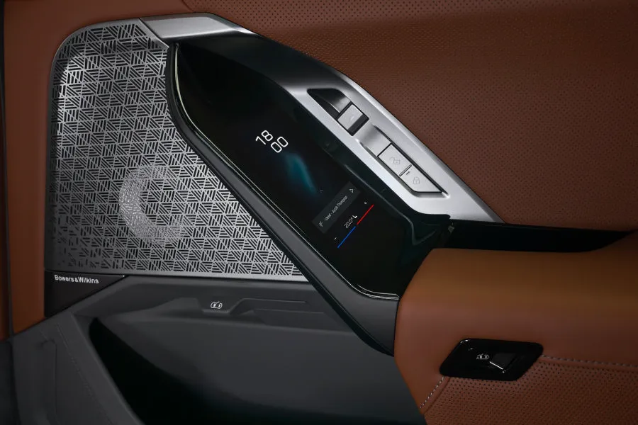 Pasaulinė naujos karto „BMW 7“ premjera: su 8K ekranu keleiviams ir šarvuoto kėbulo versija