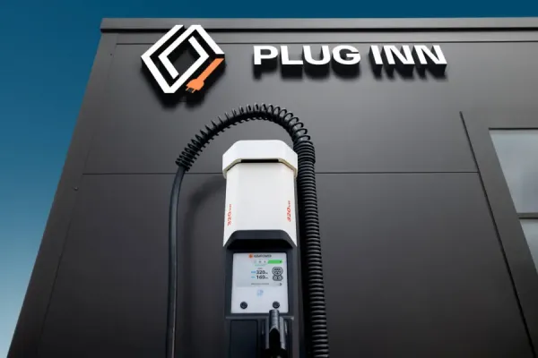 Pranešimas spaudai: „Renault Group“ įkrovimo sprendimus vienija po nauju tarptautiniu prekės ženklu „Plug Inn“
