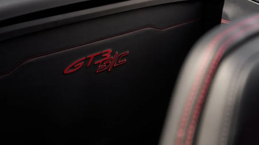 Debiutuoja „Porsche 911 GT3 S/C“: atviras stogas, tik mechaninė pavarų dėžė ir kupė verta dinamika