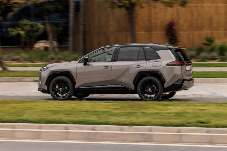 Naujos eros pradžia: šeštosios kartos „Toyota RAV4“ jau Lietuvoje