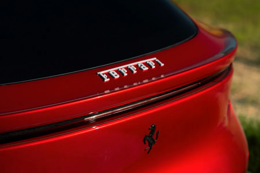 „Ferrari Purosangue Handling Speciale“: patobulinta važiuoklė ir ryškesnis V12 garsas