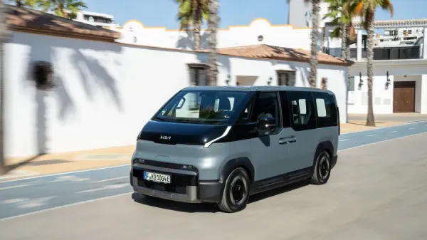 „Kia PV5 Passenger“ per realų bandymą nuvažiavo daugiau, nei žada WLTP