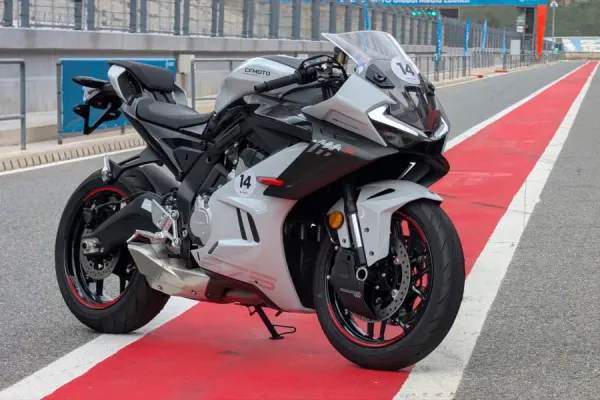 CFMoto 675SR-R