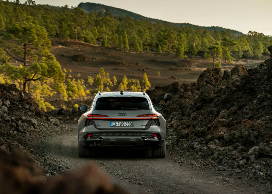 Klasiškas kostiumas nuotykiams: naujasis „Audi A6 allroad“ meta iššūkį ir universalams, ir visureigiams